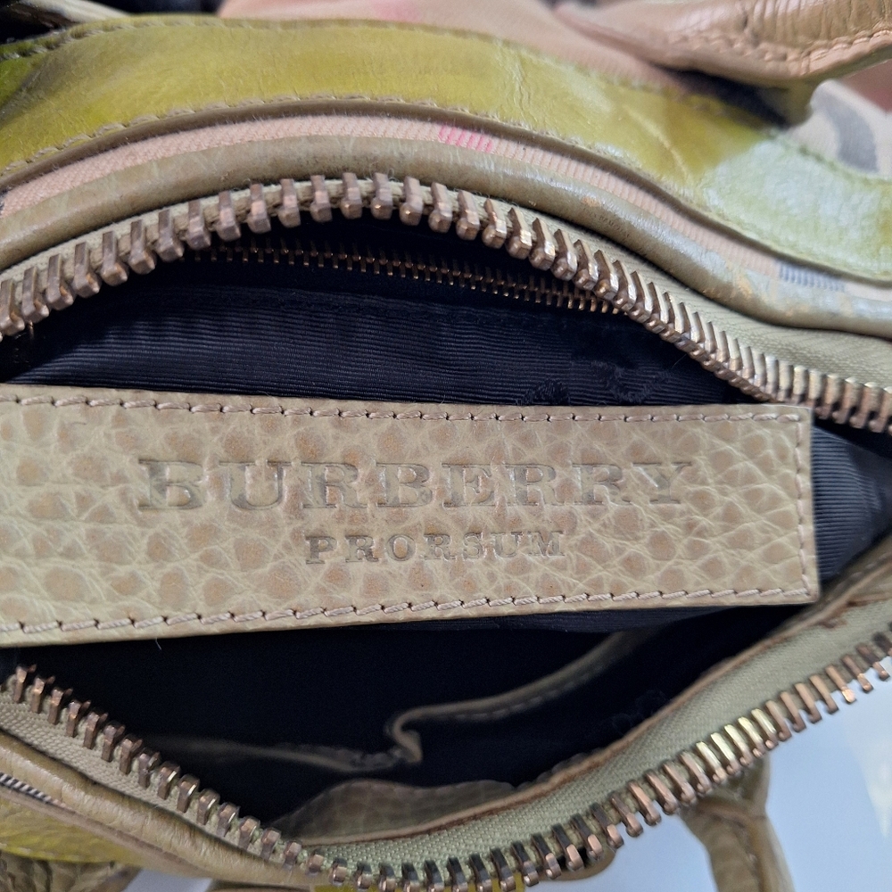 Burberry porsum Beige and Green Women's Bag - Picture 8 of 13